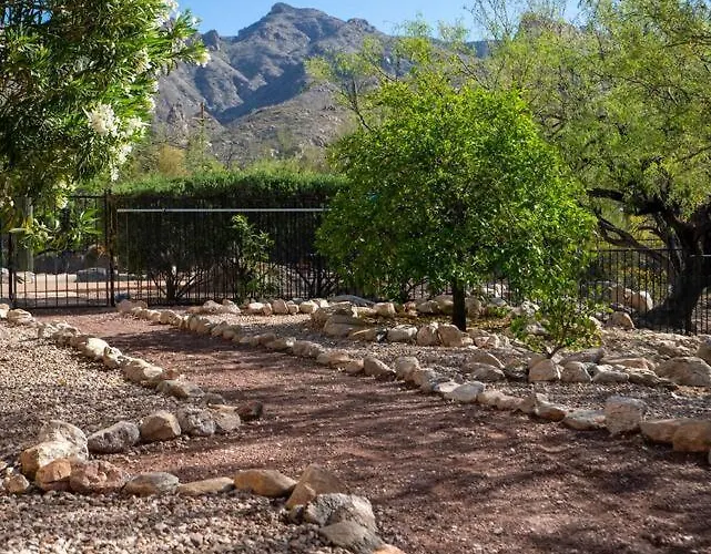 Hacienda Riad: Free Pool Heat, Hot Tub, Views Holiday home Tucson